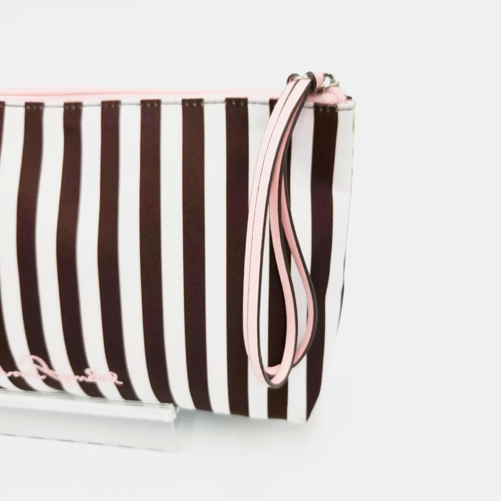 Henri Bendel Large Garden Lady
Cosmetic Bag NWT - Picture 4 of 6